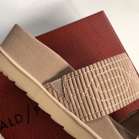 New In Box Donald Pliner Leather Sandals Size 6.5 - Picture 7 of 8